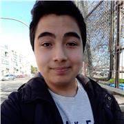 joven con bachillerato que busca ayudar a estudiantes